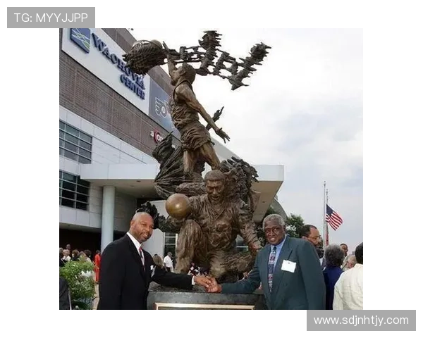 足球巨星的雕像背后故事与荣耀时刻的完美结合