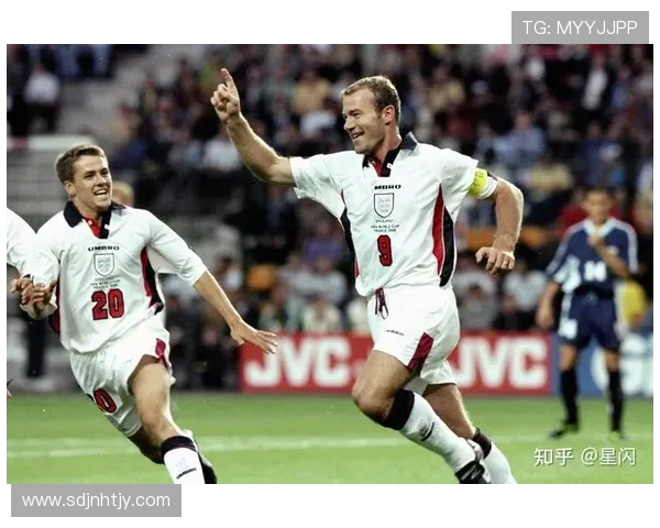 足球明星们的精彩瞬间合拍图片展现激情与友谊的完美结合